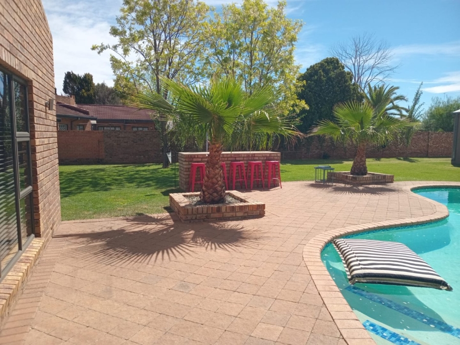 7 Bedroom Property for Sale in Bloemhof North West